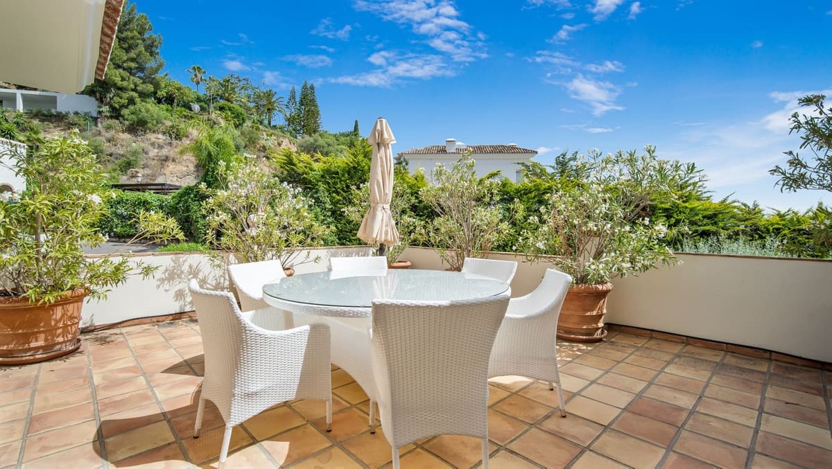 6 bedroom Villa for sale in Benahavis with pool garage - € 3,400,000 (Ref: 7847173)