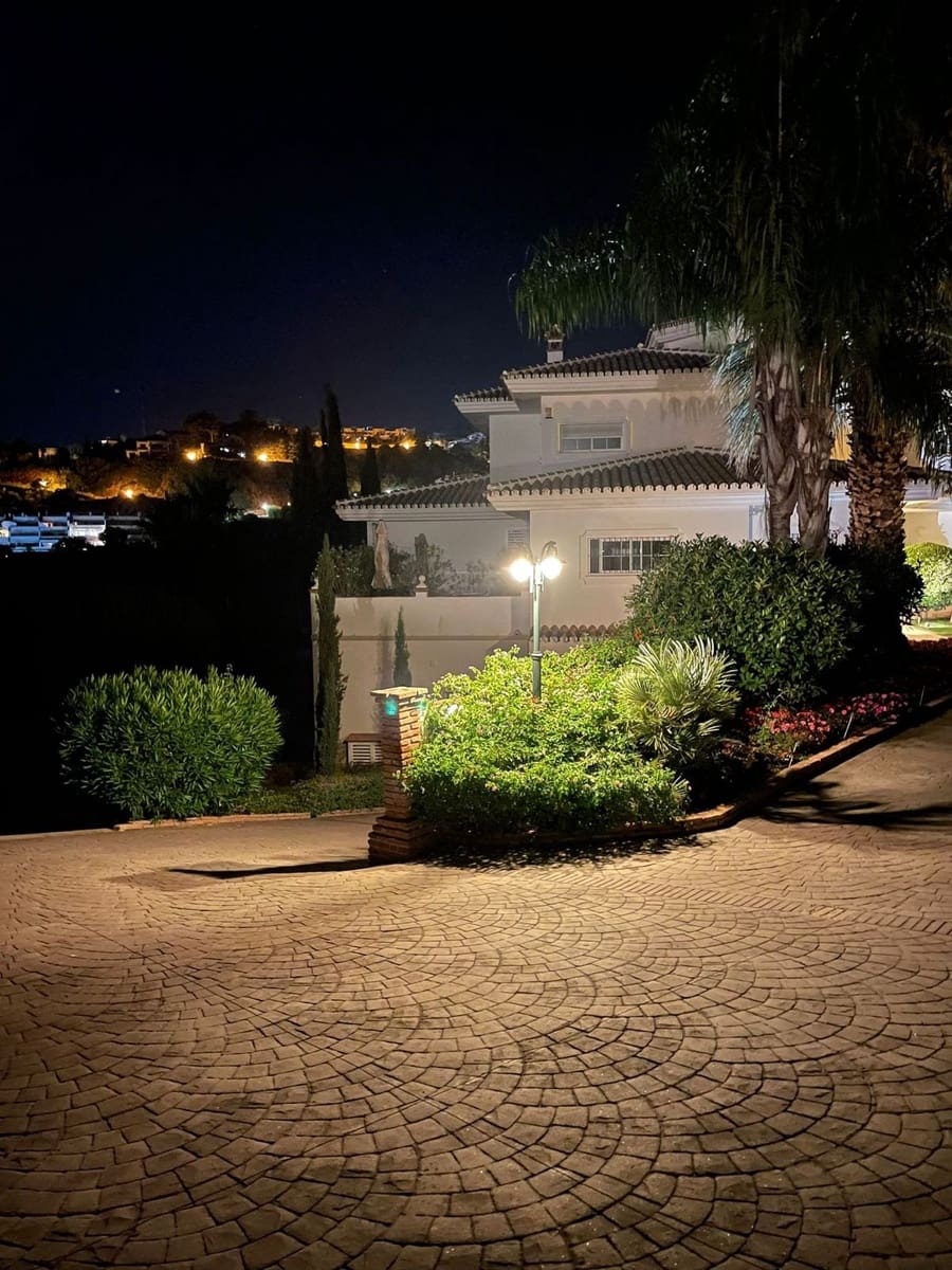 6 bedroom Villa for sale in Benahavis with pool garage - € 3,400,000 (Ref: 7847173)