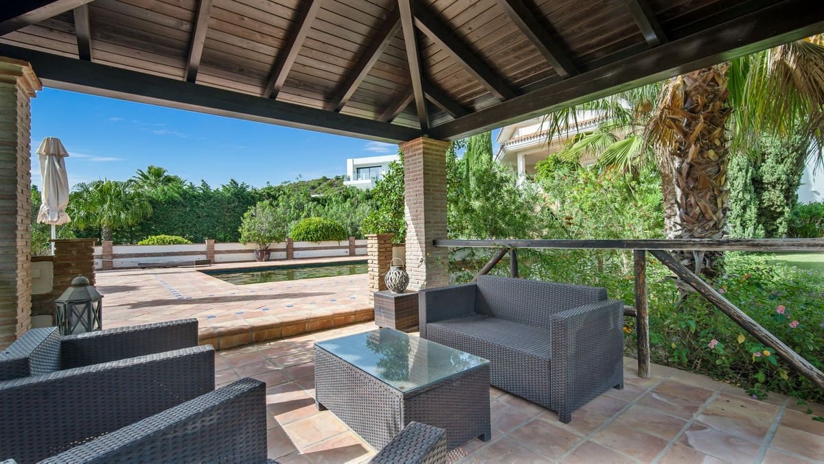 6 bedroom Villa for sale in Benahavis with pool garage - € 3,400,000 (Ref: 7847173)