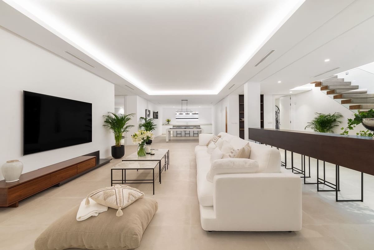 6 bedroom Villa for sale in San Pedro de Alcantara with pool garage - € 3,795,000 (Ref: 7865833)