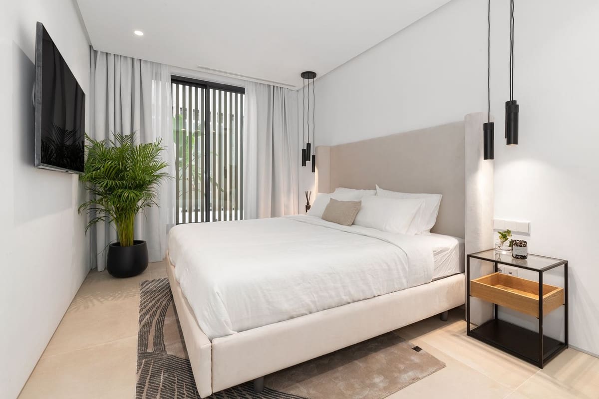 6 bedroom Villa for sale in San Pedro de Alcantara with pool garage - € 3,795,000 (Ref: 7865833)