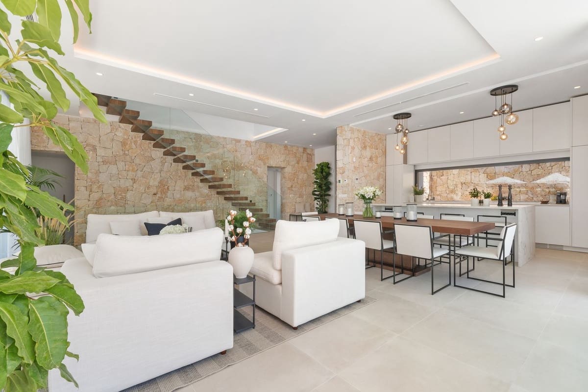 6 bedroom Villa for sale in San Pedro de Alcantara with pool garage - € 3,795,000 (Ref: 7865833)