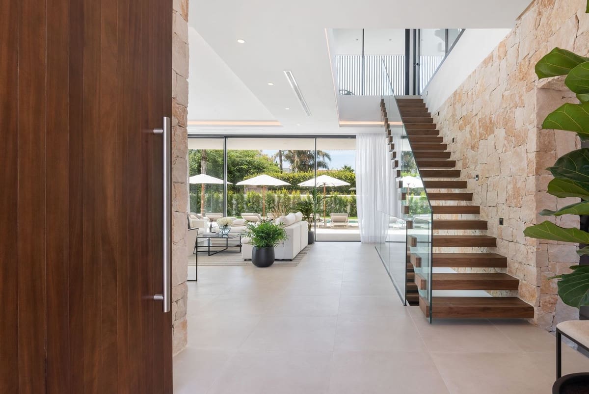 6 bedroom Villa for sale in San Pedro de Alcantara with pool garage - € 3,795,000 (Ref: 7865833)