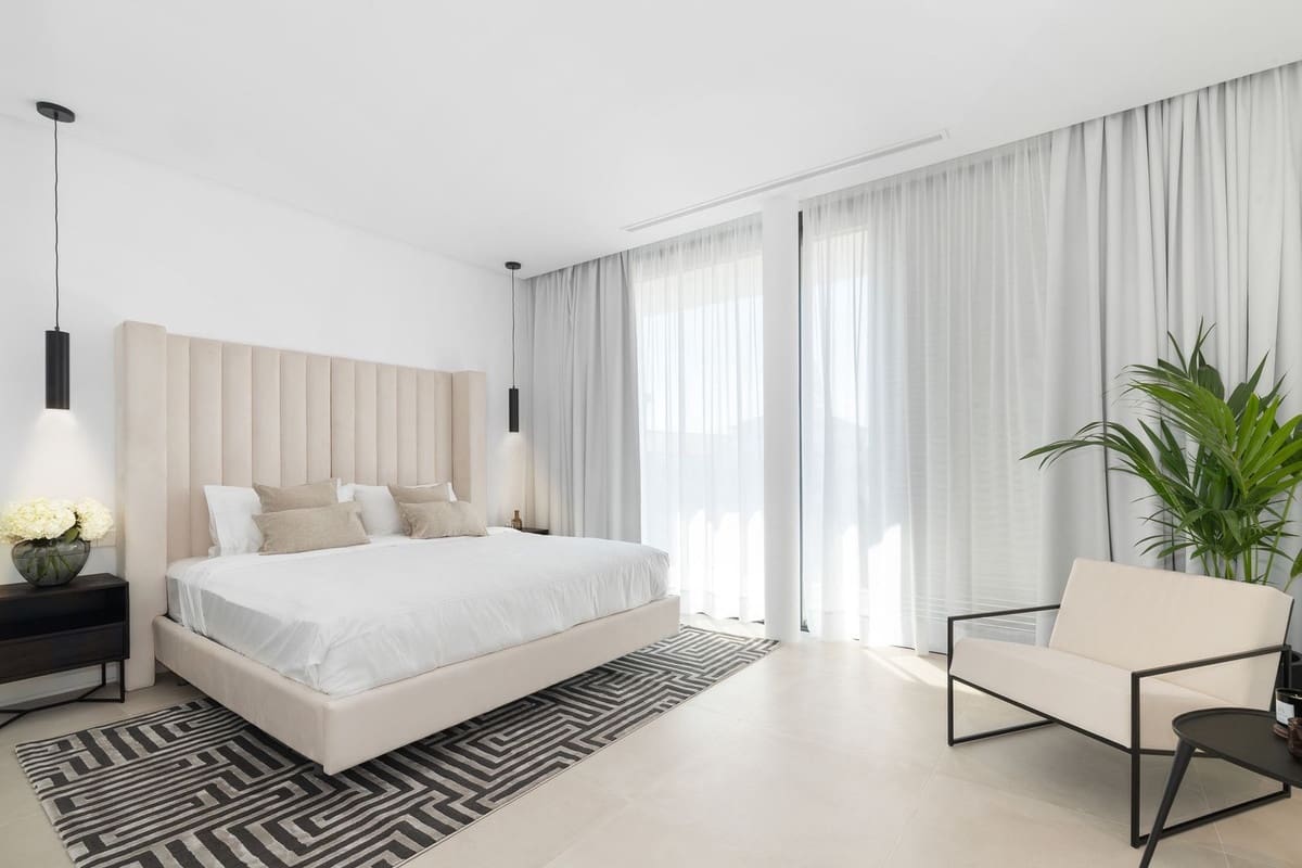 6 bedroom Villa for sale in San Pedro de Alcantara with pool garage - € 3,795,000 (Ref: 7865833)