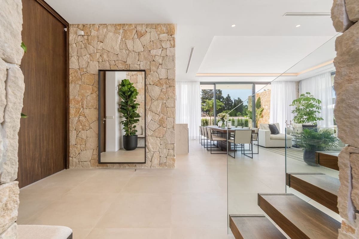 6 bedroom Villa for sale in San Pedro de Alcantara with pool garage - € 3,795,000 (Ref: 7865833)