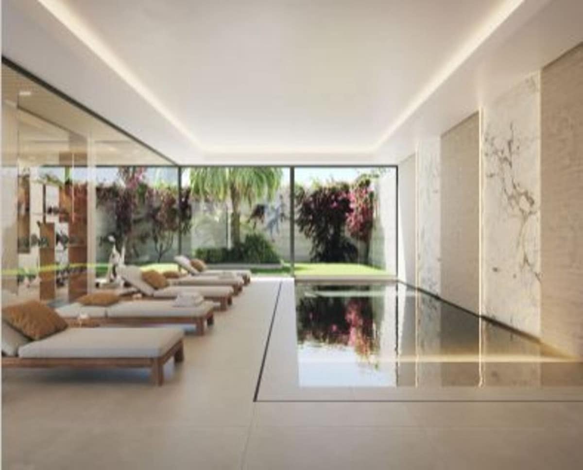 7 bedroom Villa for sale in La Quinta with pool garage - € 14,500,000 (Ref: 7876373)