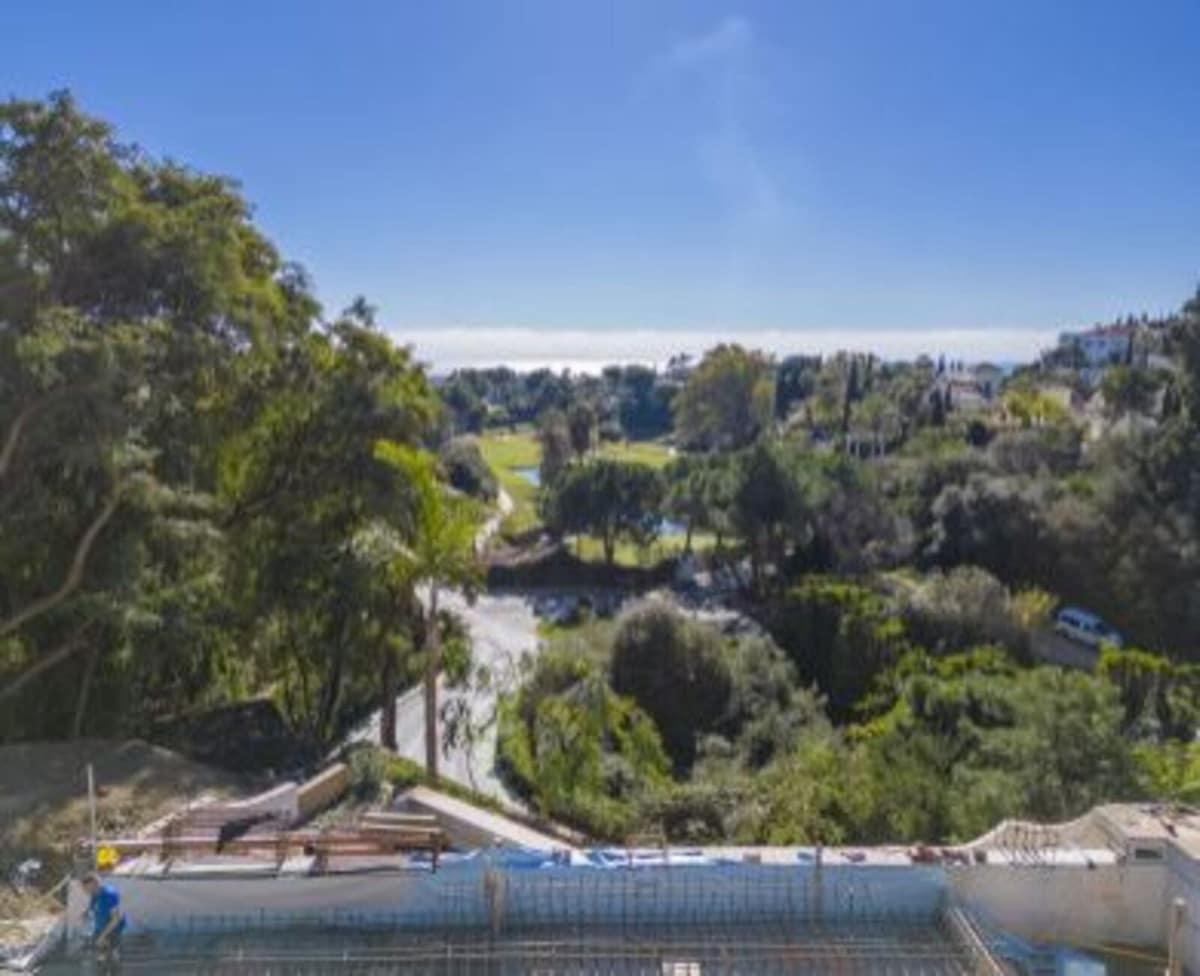 7 bedroom Villa for sale in La Quinta with pool garage - € 14,500,000 (Ref: 7876373)