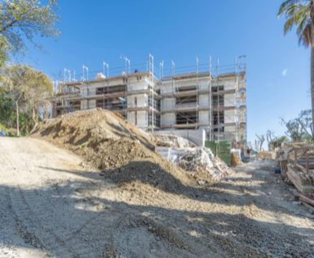 7 bedroom Villa for sale in La Quinta with pool garage - € 14,500,000 (Ref: 7876373)