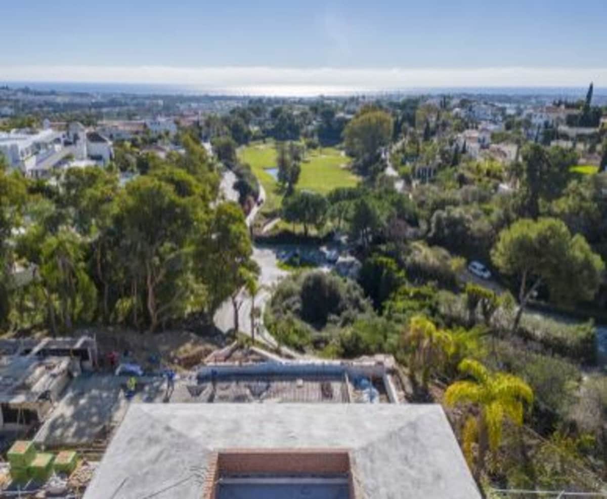 7 bedroom Villa for sale in La Quinta with pool garage - € 14,500,000 (Ref: 7876373)