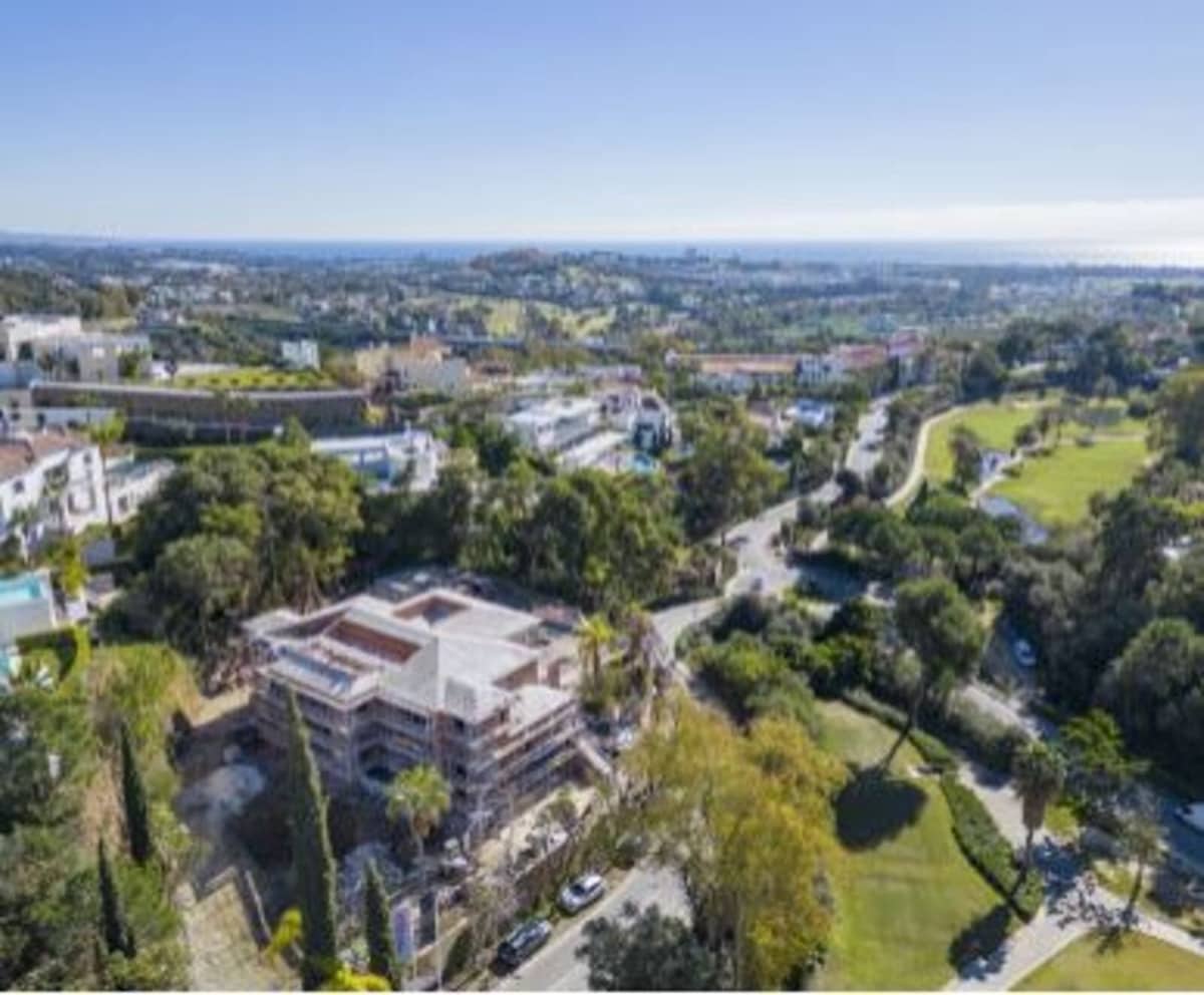 7 bedroom Villa for sale in La Quinta with pool garage - € 14,500,000 (Ref: 7876373)