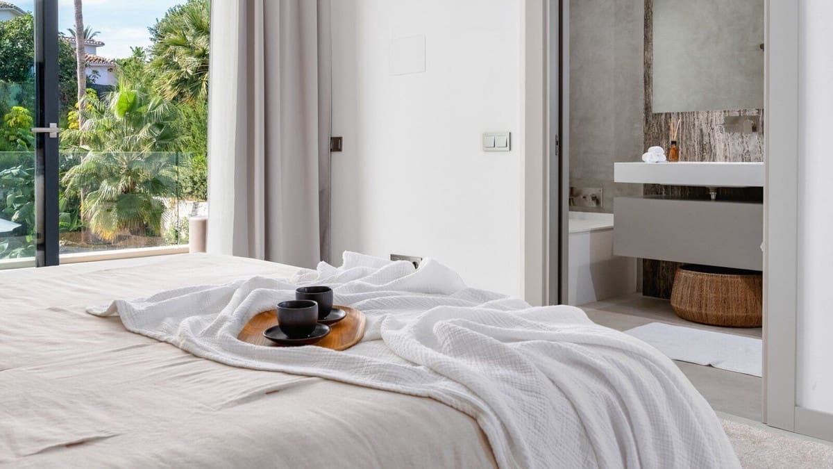 5 bedroom Villa for sale in Marbella with pool garage - € 4,750,000 (Ref: 7876374)