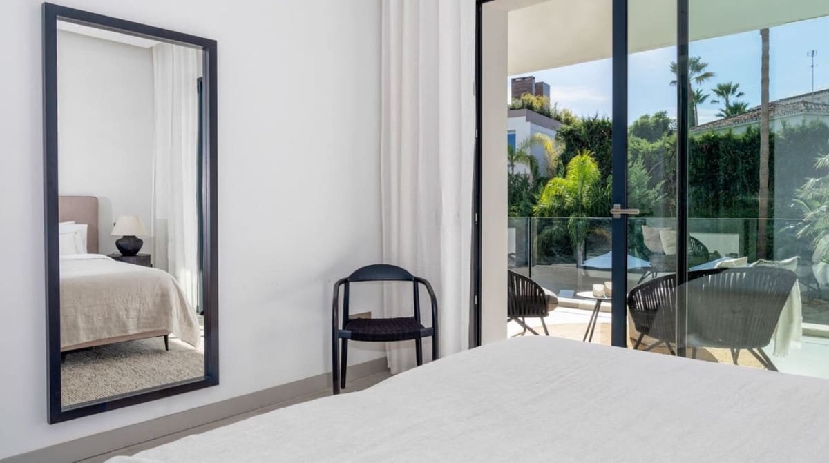 5 bedroom Villa for sale in Marbella with pool garage - € 4,750,000 (Ref: 7876374)