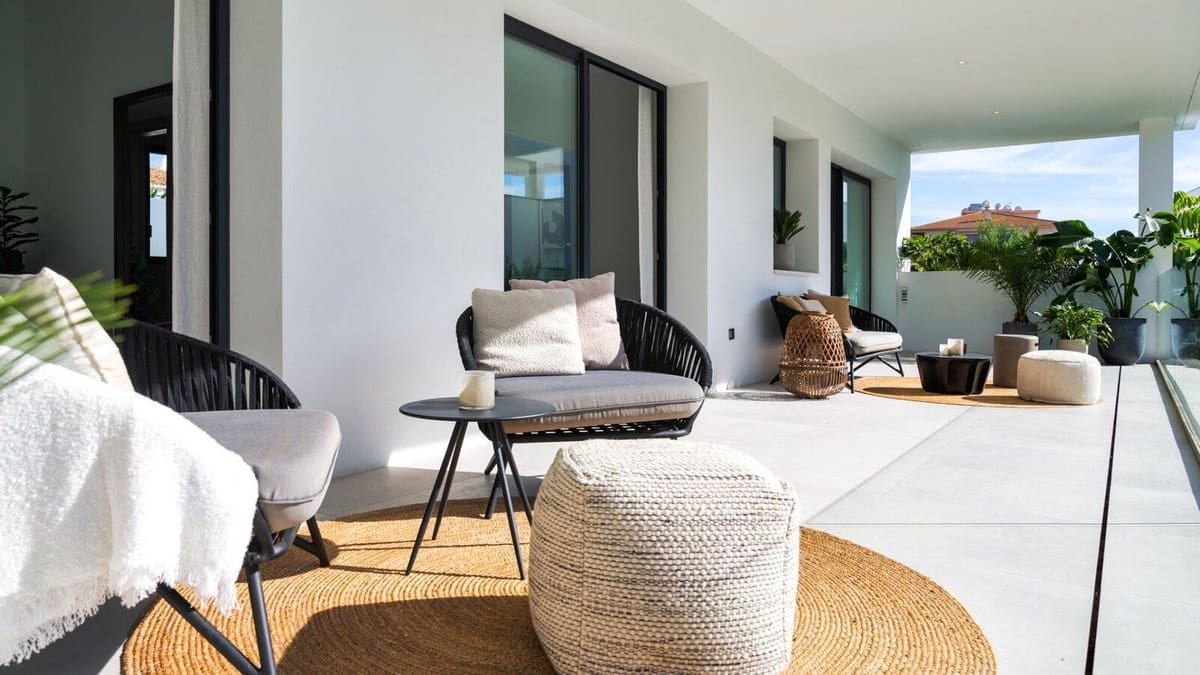 5 bedroom Villa for sale in Marbella with pool garage - € 4,750,000 (Ref: 7876374)