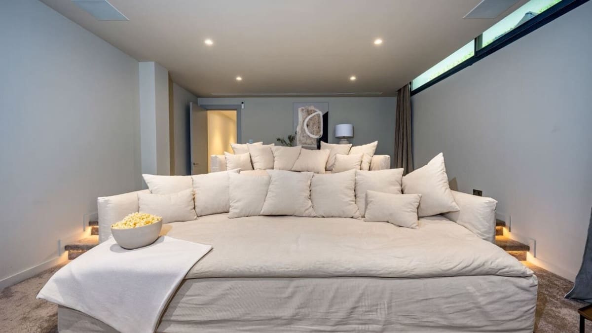 5 bedroom Villa for sale in Marbella with pool garage - € 4,750,000 (Ref: 7876374)