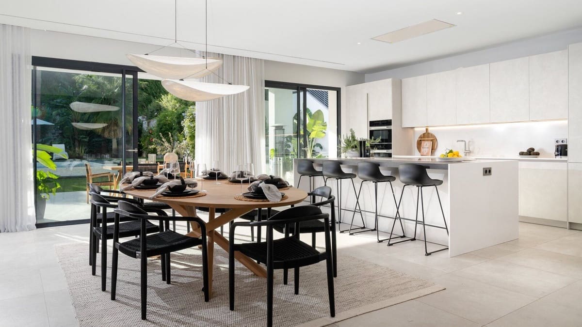 5 bedroom Villa for sale in Marbella with pool garage - € 4,750,000 (Ref: 7876374)