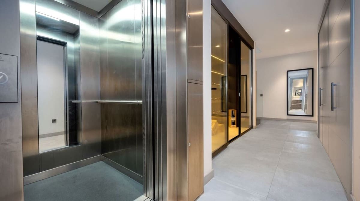 5 sypialnia Willa na sprzedaż w Marbella z basenem garażem - 4 750 000 € (Ref: 7876374)