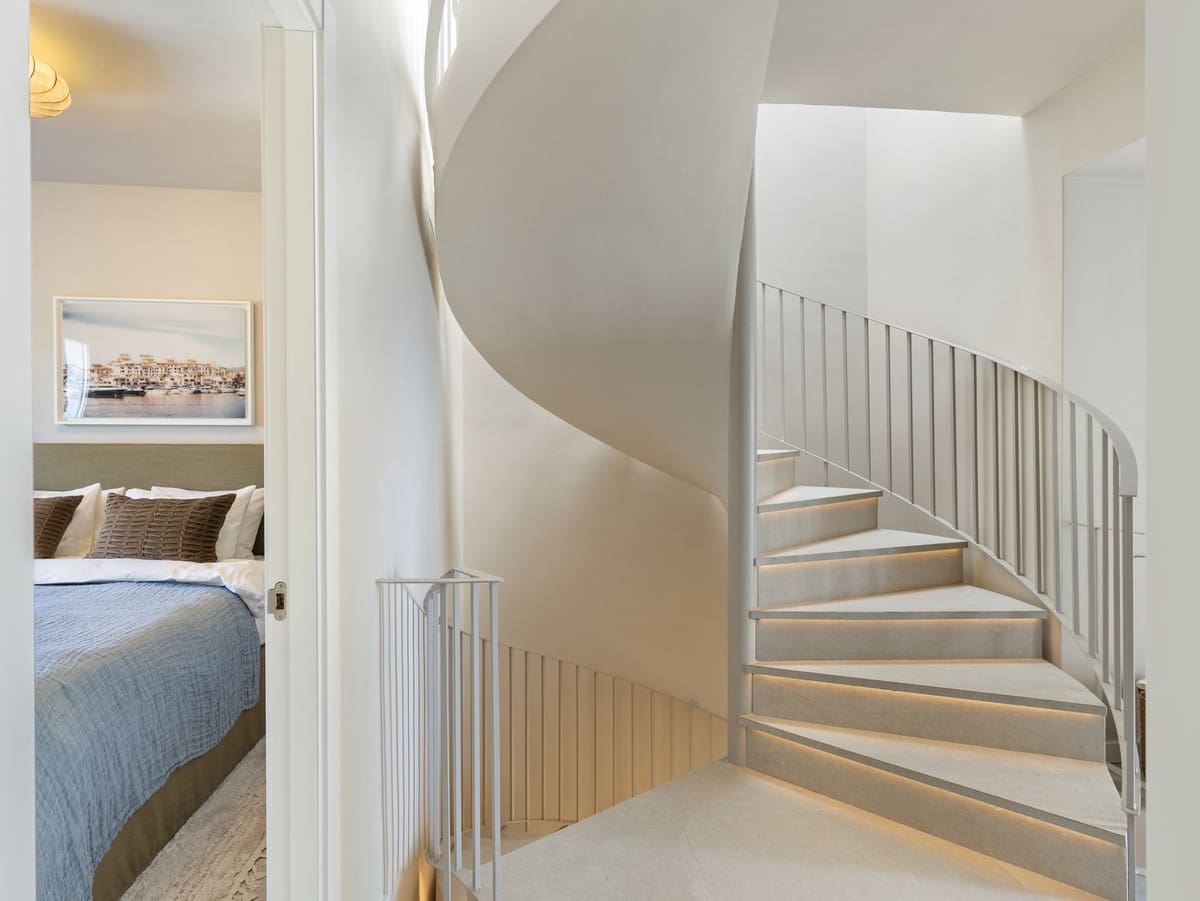 4 sypialnia Dom na sprzedaż w La Quinta z basenem garażem - 1 595 000 € (Ref: 7878747)