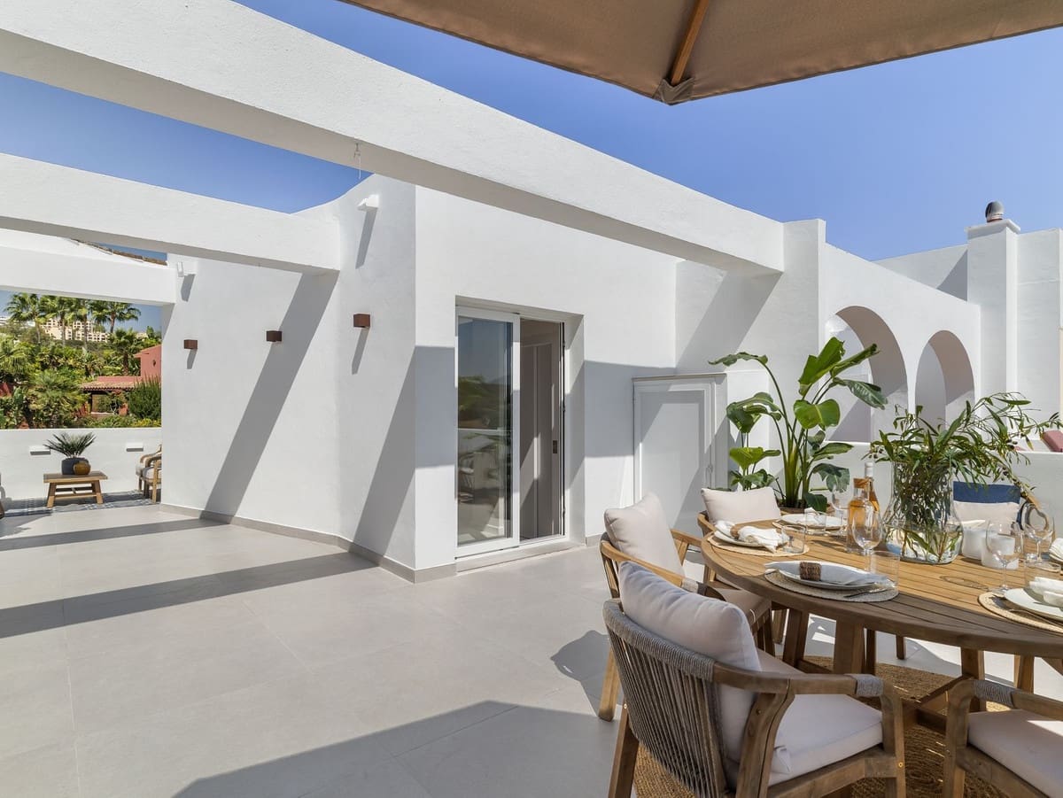 4 soveværelse Byhus til salg i La Quinta med swimmingpool garage - € 1.595.000 (Ref: 7878747)