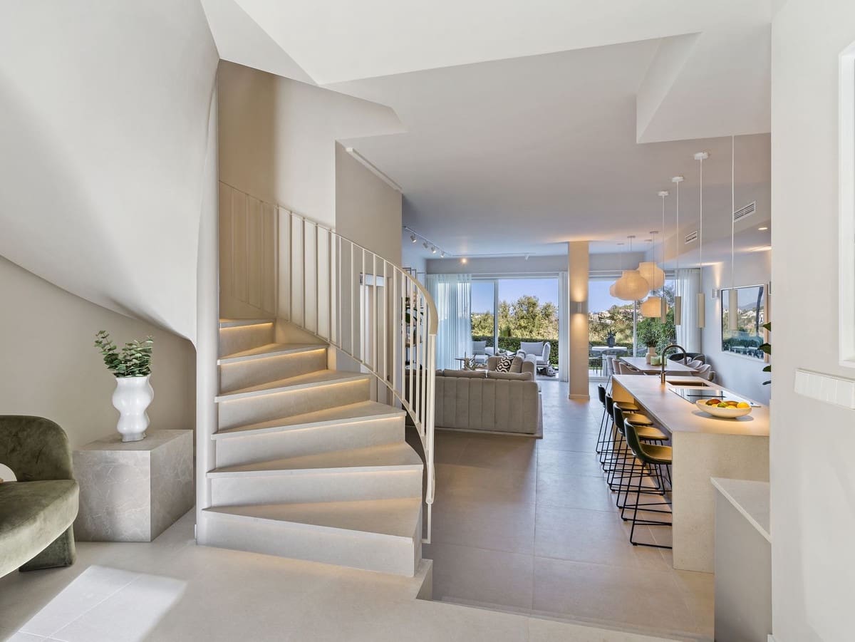 4 soveværelse Byhus til salg i La Quinta med swimmingpool garage - € 1.595.000 (Ref: 7878747)