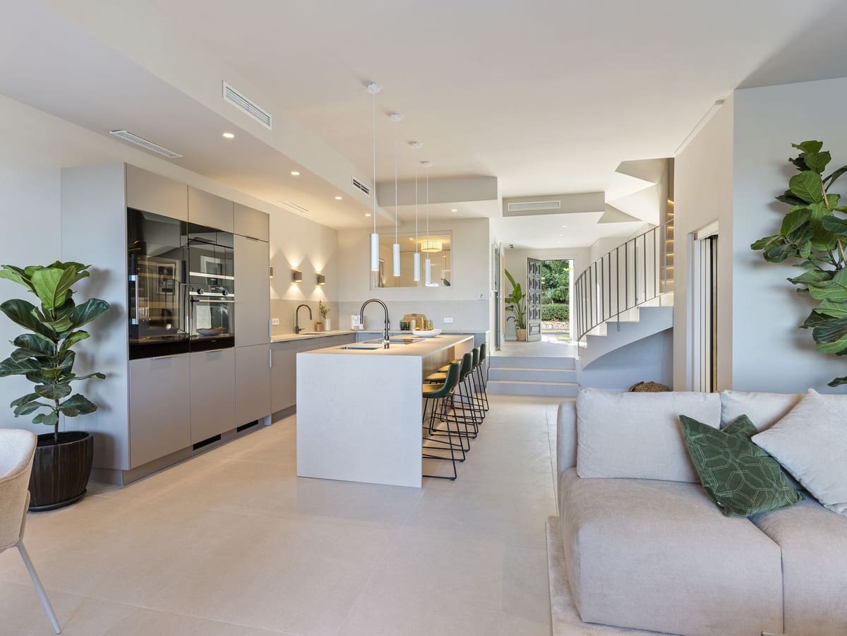 4 soveværelse Byhus til salg i La Quinta med swimmingpool garage - € 1.595.000 (Ref: 7878747)