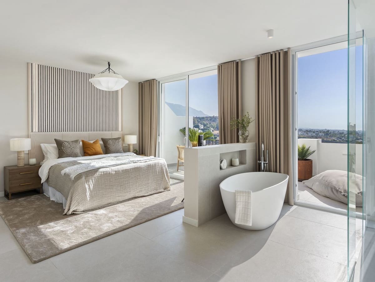 4 soveværelse Byhus til salg i La Quinta med swimmingpool garage - € 1.595.000 (Ref: 7878747)