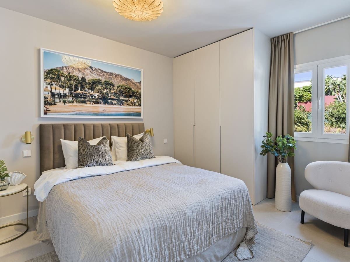 4 soveværelse Byhus til salg i La Quinta med swimmingpool garage - € 1.595.000 (Ref: 7878747)