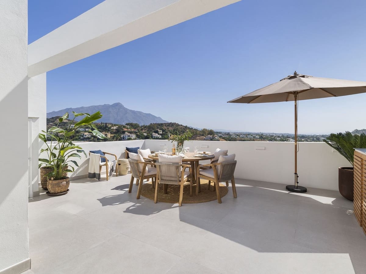 4 soveværelse Byhus til salg i La Quinta med swimmingpool garage - € 1.595.000 (Ref: 7878747)