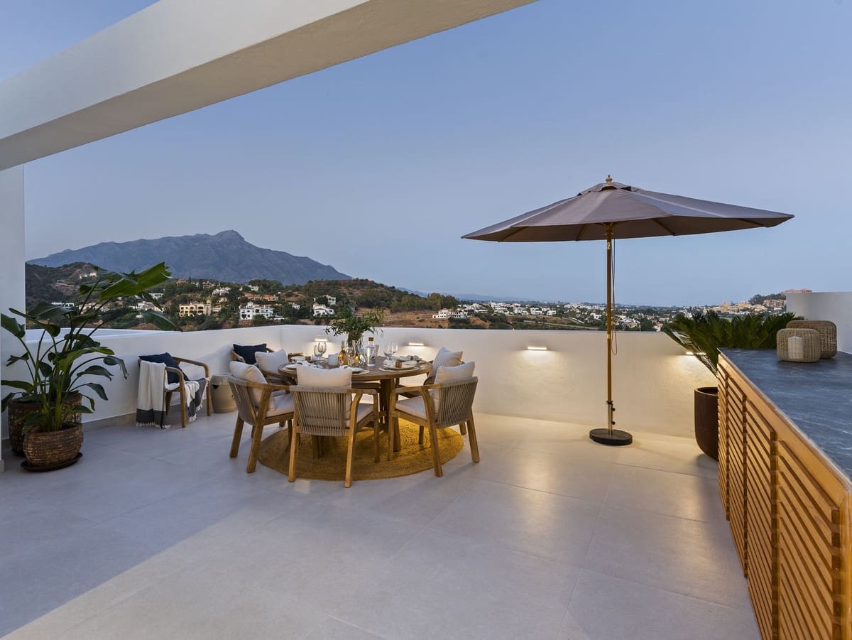 4 soveværelse Byhus til salg i La Quinta med swimmingpool garage - € 1.595.000 (Ref: 7878747)