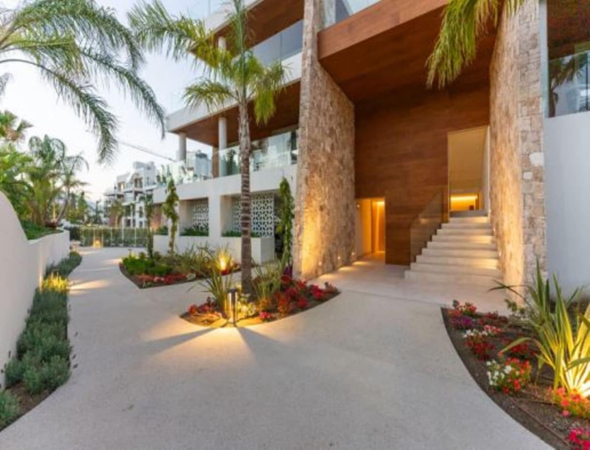 3 bedroom Apartment for sale in Golden Mile with pool garage - € 2,890,000 (Ref: 7893223)