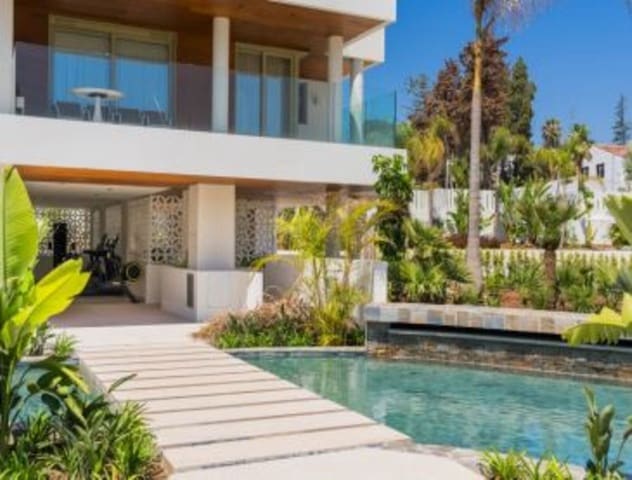 3 bedroom Apartment for sale in Golden Mile, Marbella with pool garage - € 2,890,000 (Ref: 7893223)