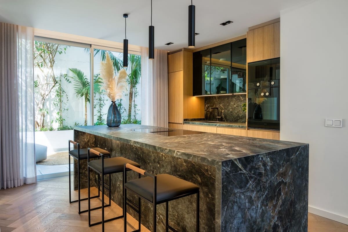 3 soveværelse Byhus til salg i Golden Mile med swimmingpool garage - € 1.750.000 (Ref: 7898578)