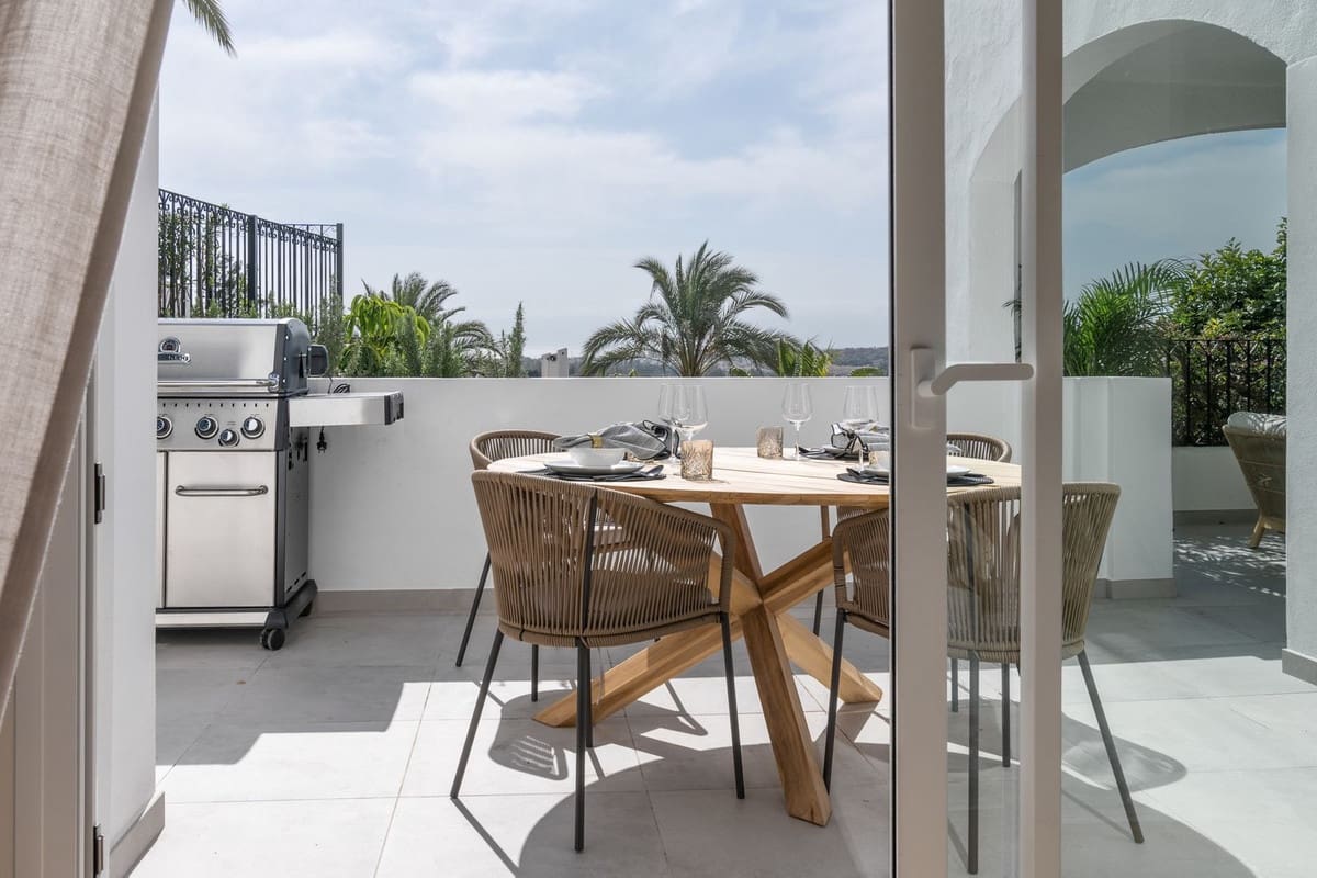 3 soveværelse Byhus til salg i Golden Mile med swimmingpool garage - € 1.750.000 (Ref: 7898578)