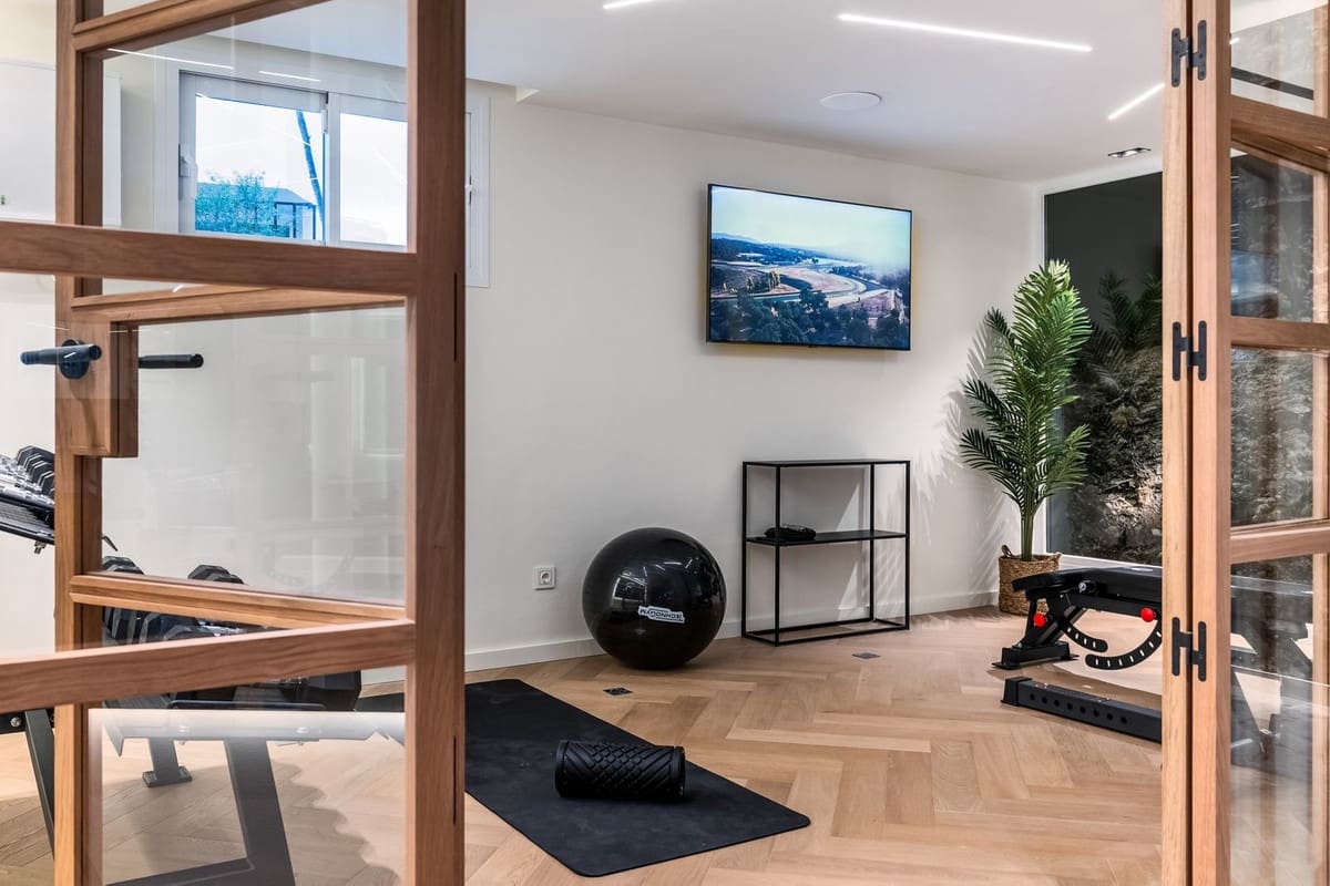 3 soveværelse Byhus til salg i Golden Mile med swimmingpool garage - € 1.750.000 (Ref: 7898578)