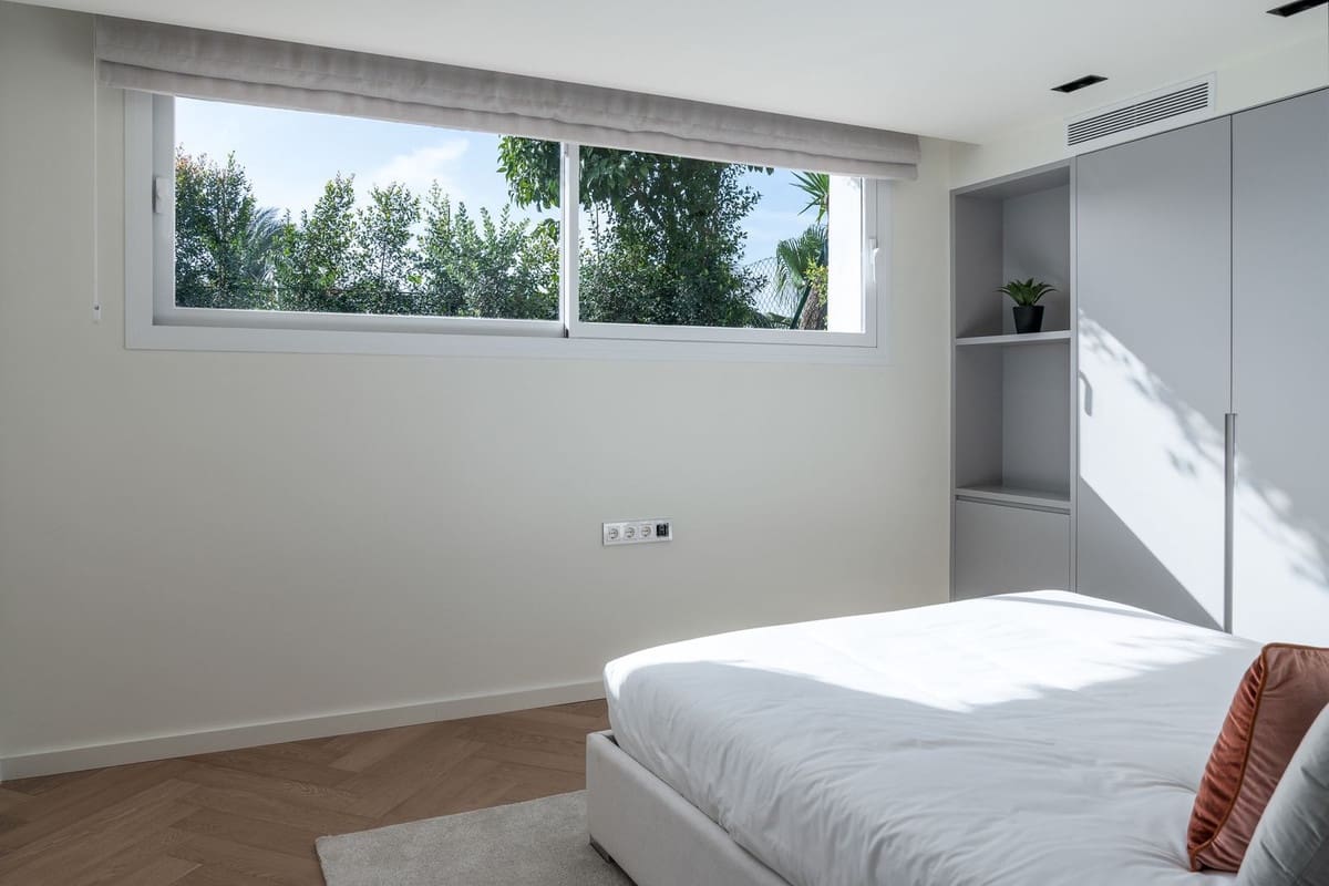 3 soveværelse Byhus til salg i Golden Mile med swimmingpool garage - € 1.750.000 (Ref: 7898578)