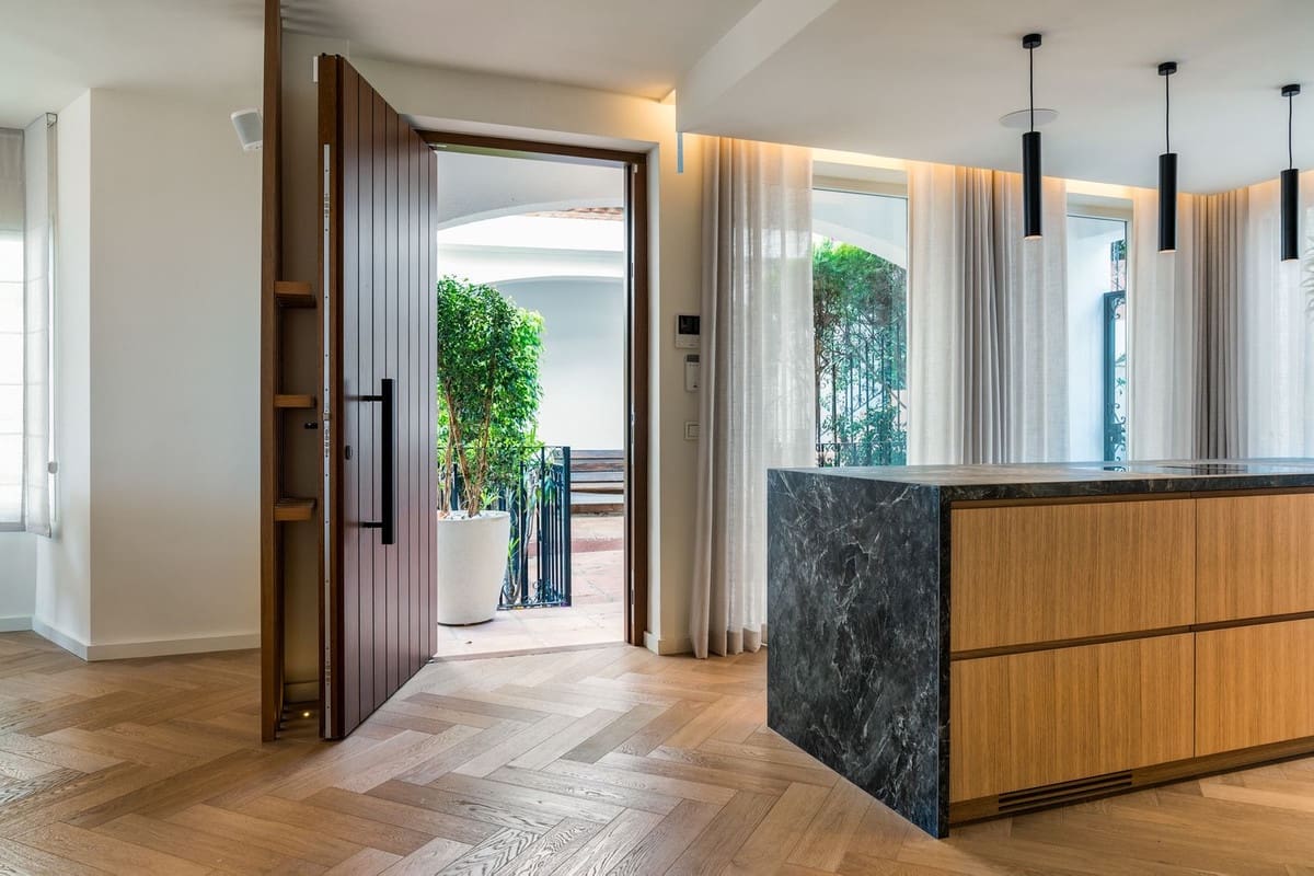 3 bedroom Townhouse for sale in Golden Mile with pool garage - € 1,750,000 (Ref: 7898578)