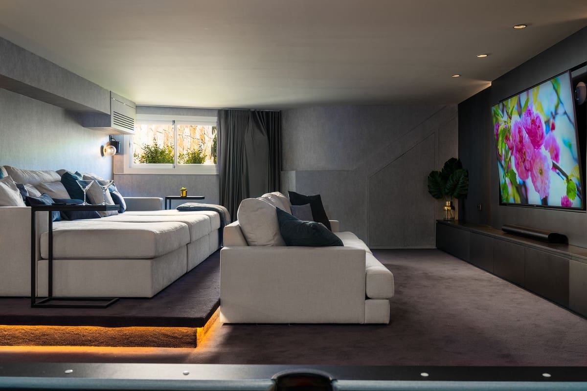 3 bedroom Townhouse for sale in Golden Mile with pool garage - € 1,750,000 (Ref: 7898578)