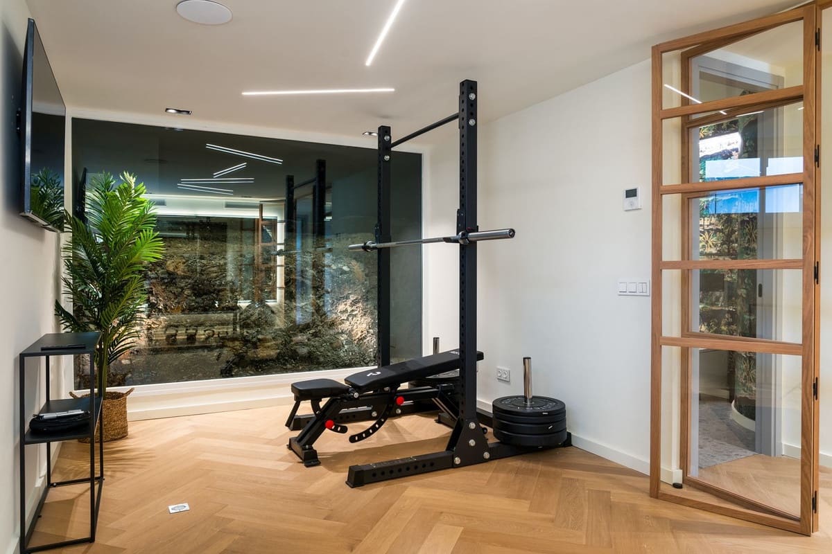 3 bedroom Townhouse for sale in Golden Mile with pool garage - € 1,750,000 (Ref: 7898578)