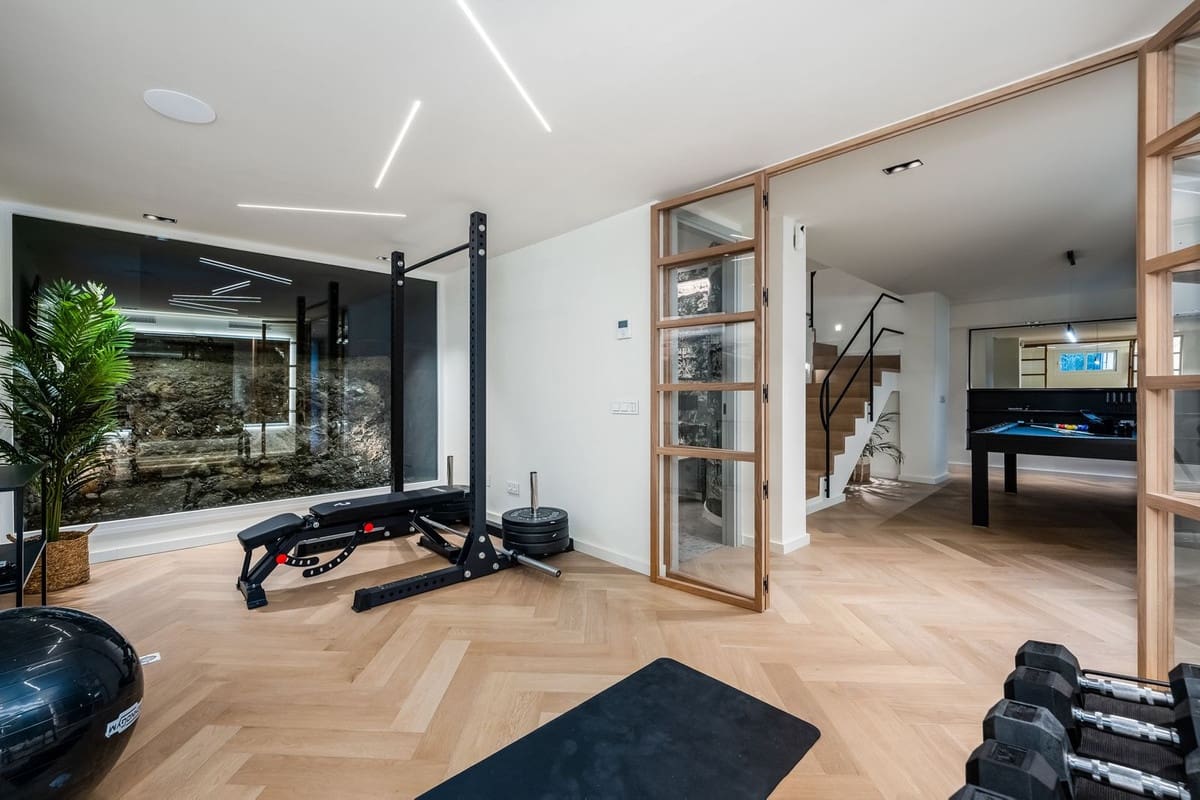 3 bedroom Townhouse for sale in Golden Mile with pool garage - € 1,750,000 (Ref: 7898578)