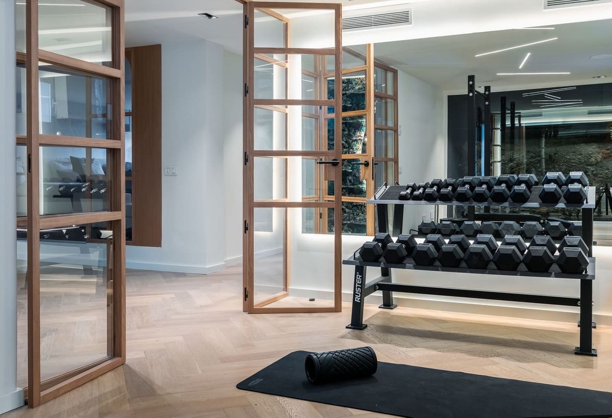 3 bedroom Townhouse for sale in Golden Mile with pool garage - € 1,750,000 (Ref: 7898578)