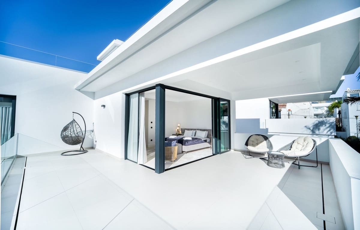 4 bedroom Villa for sale in Golden Mile with pool garage - € 3,500,000 (Ref: 7905288)