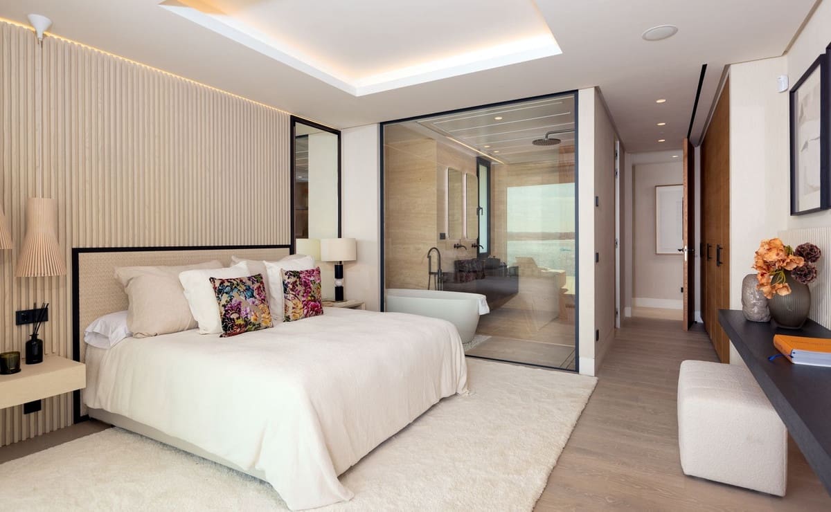 3 bedroom Apartment for sale in Estepona with pool garage - € 2,420,000 (Ref: 7942098)