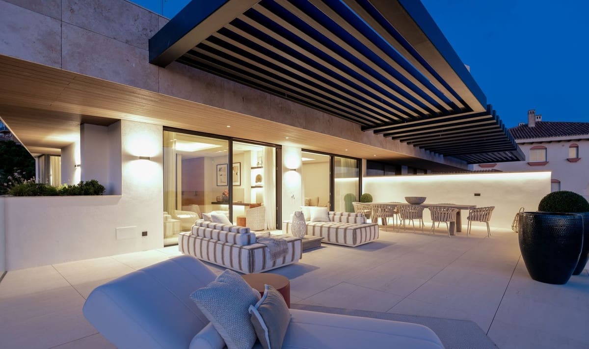 3 bedroom Apartment for sale in Estepona with pool garage - € 2,420,000 (Ref: 7942098)