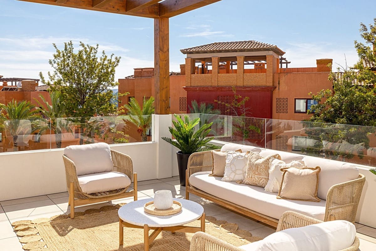 2 bedroom Apartment for sale in Bahia de Casares with pool garage - € 375,000 (Ref: 7954400)