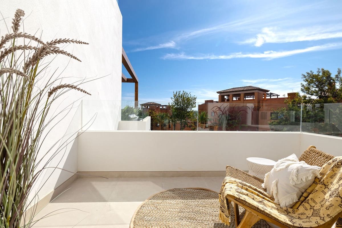 3 bedroom Apartment for sale in Bahia de Casares with pool garage - € 480,000 (Ref: 7954401)