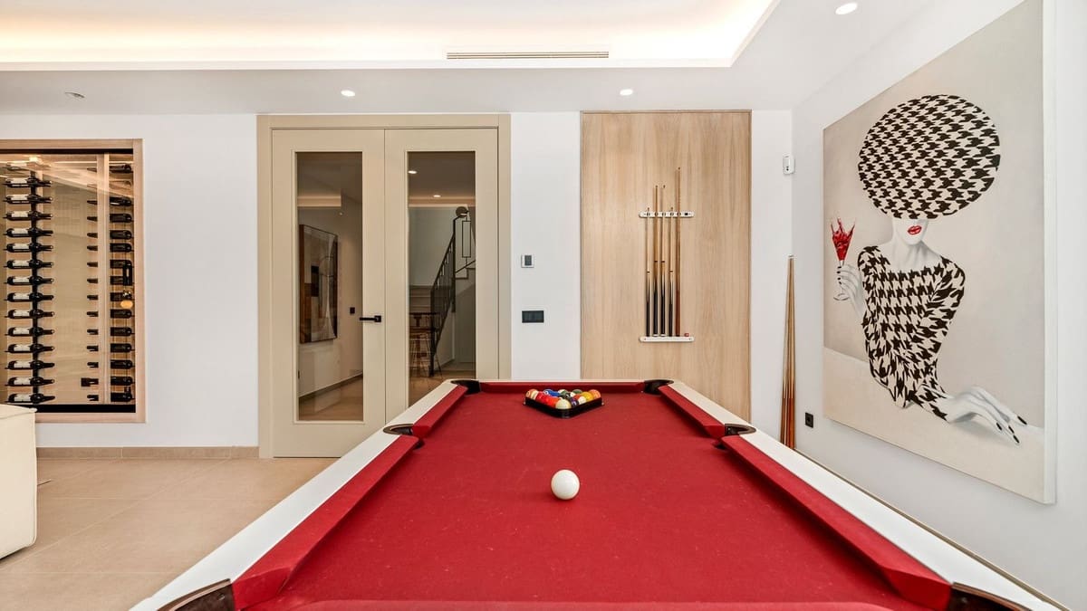 4 bedroom Villa for sale in Nueva Andalucia with pool garage - € 4,495,000 (Ref: 7954402)