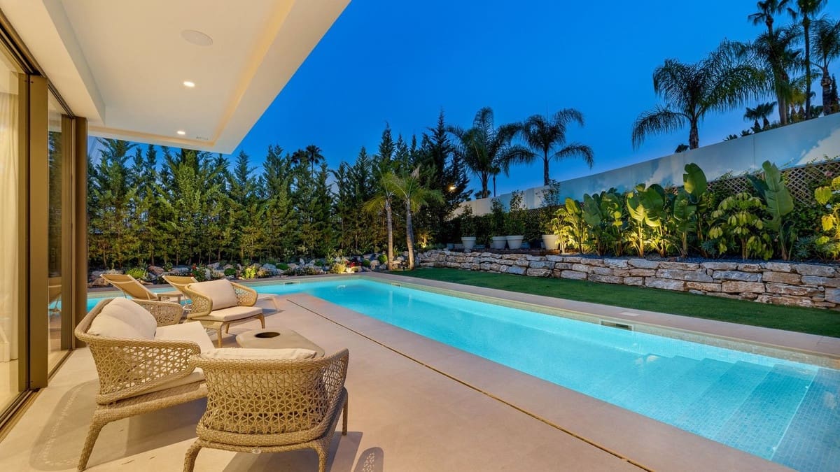 4 bedroom Villa for sale in Nueva Andalucia with pool garage - € 4,495,000 (Ref: 7954402)