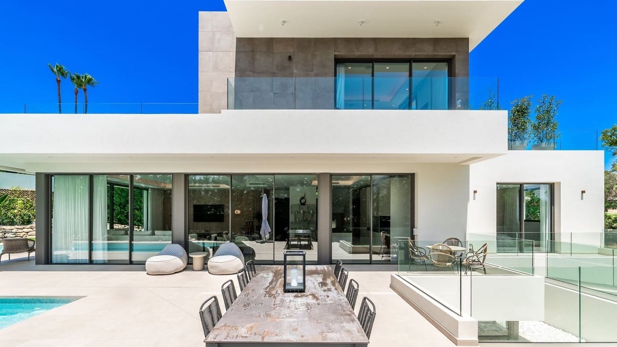 4 bedroom Villa for sale in Nueva Andalucia with pool garage - € 4,495,000 (Ref: 7954402)