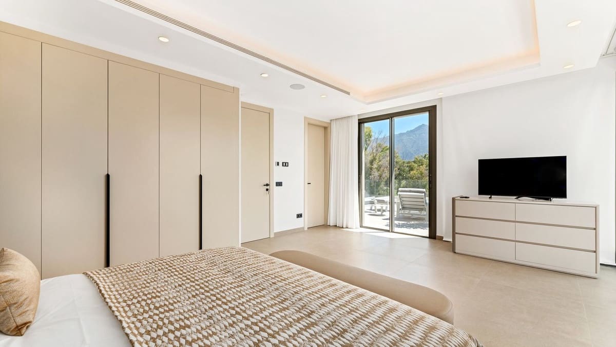 4 bedroom Villa for sale in Nueva Andalucia with pool garage - € 4,495,000 (Ref: 7954402)