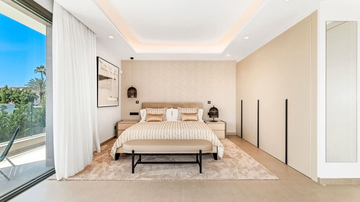 4 soveværelse Villa til salg i Nueva Andalucia med swimmingpool garage - € 4.495.000 (Ref: 7954402)