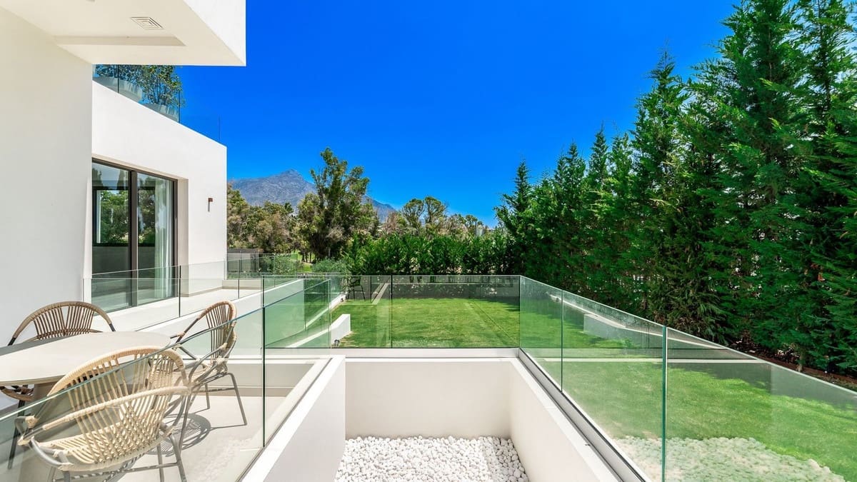 4 soveværelse Villa til salg i Nueva Andalucia med swimmingpool garage - € 4.495.000 (Ref: 7954402)